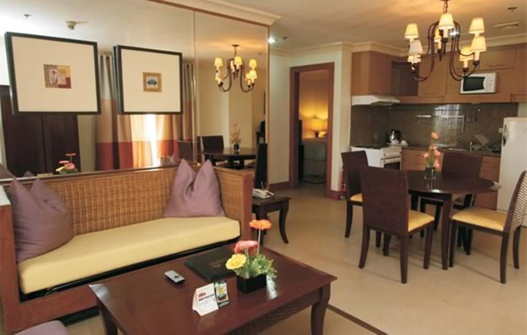 Crown Regency Suites Mactan Lapu-Lapu City Buitenkant foto