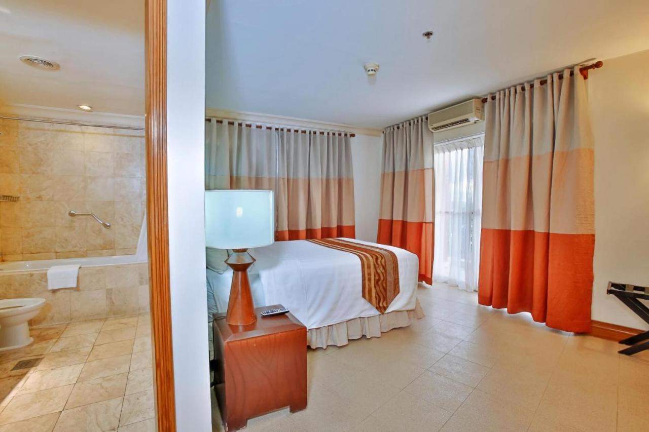 Crown Regency Suites Mactan Lapu-Lapu City Buitenkant foto