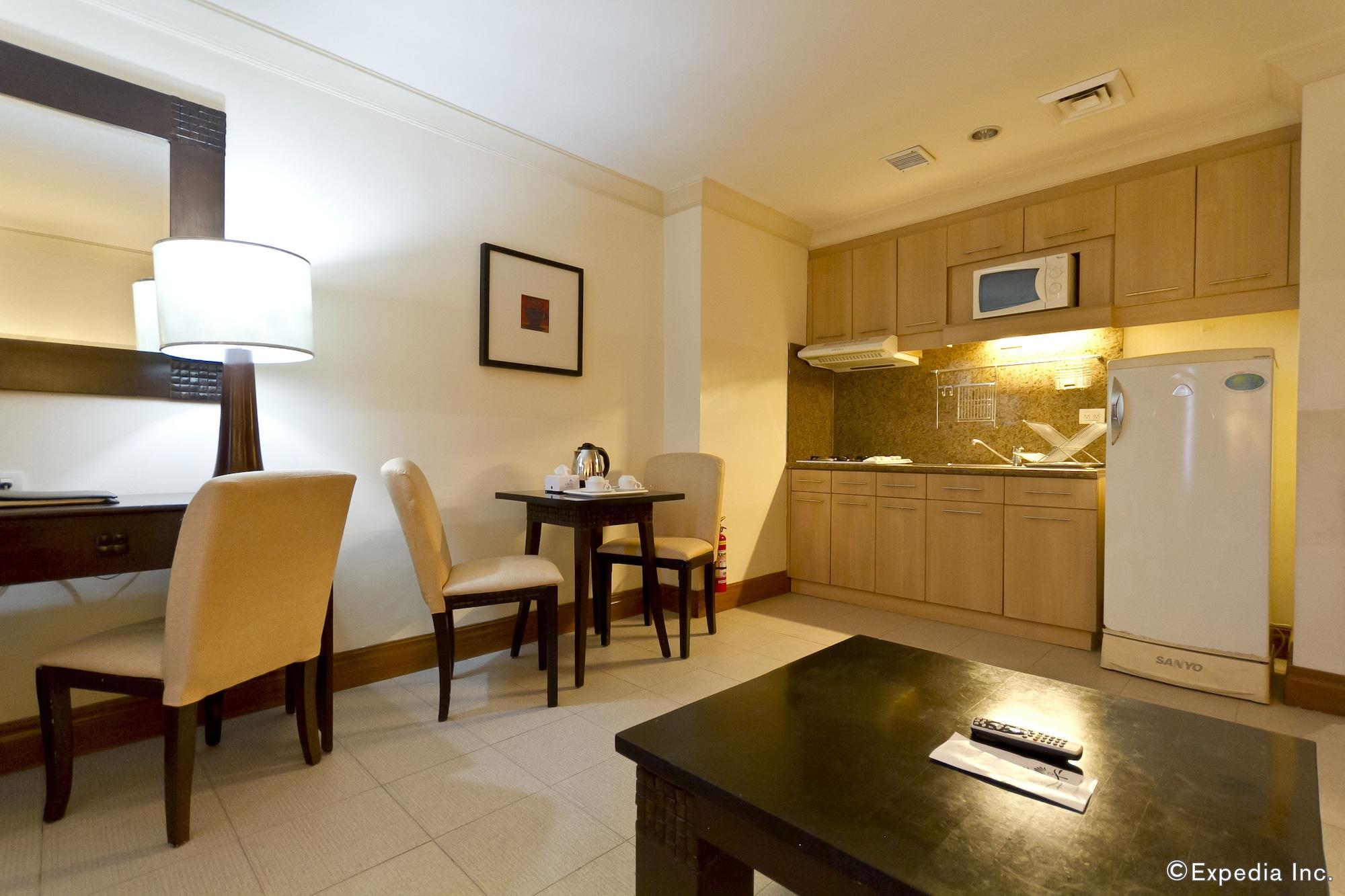Crown Regency Suites Mactan Lapu-Lapu City Buitenkant foto
