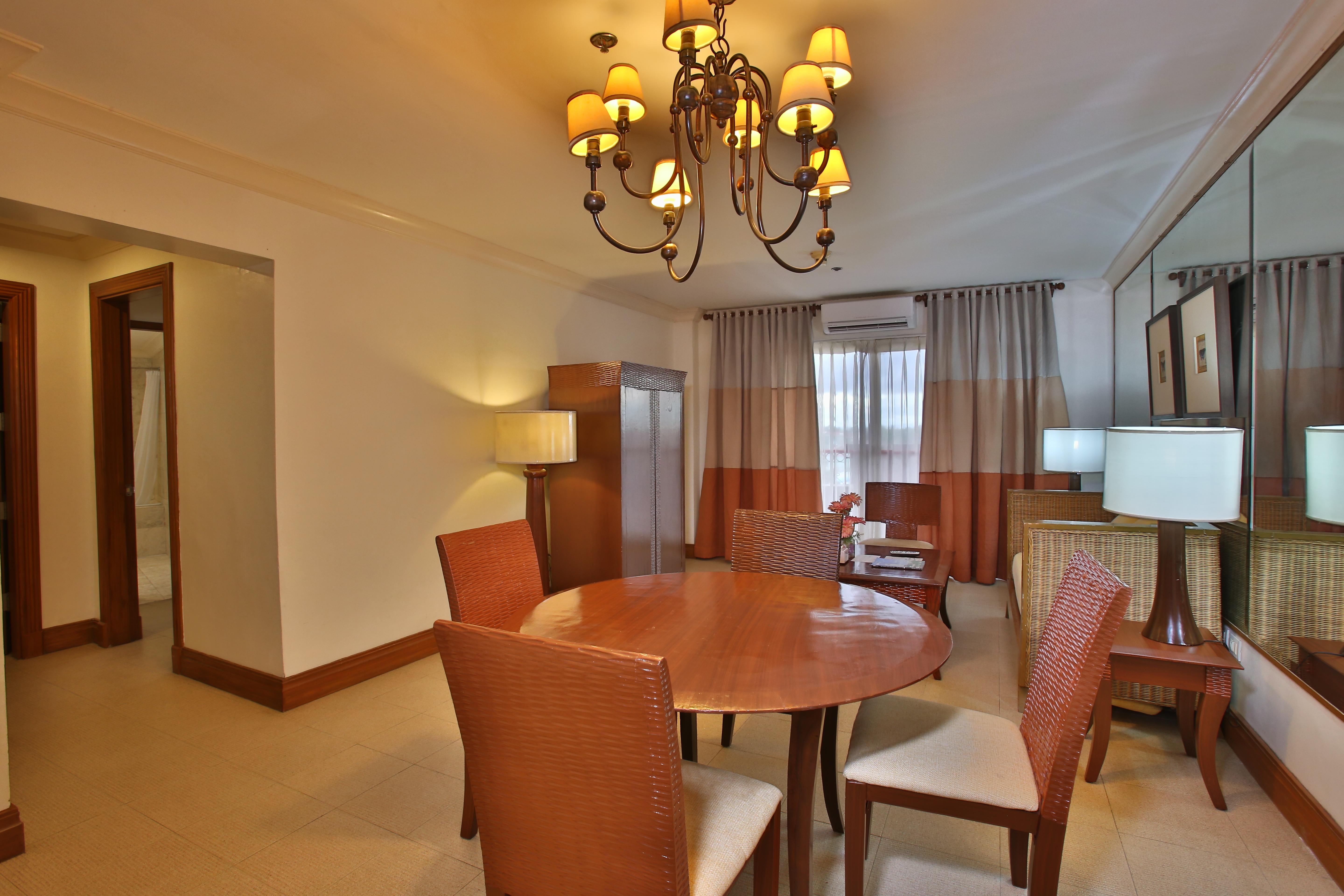 Crown Regency Suites Mactan Lapu-Lapu City Buitenkant foto