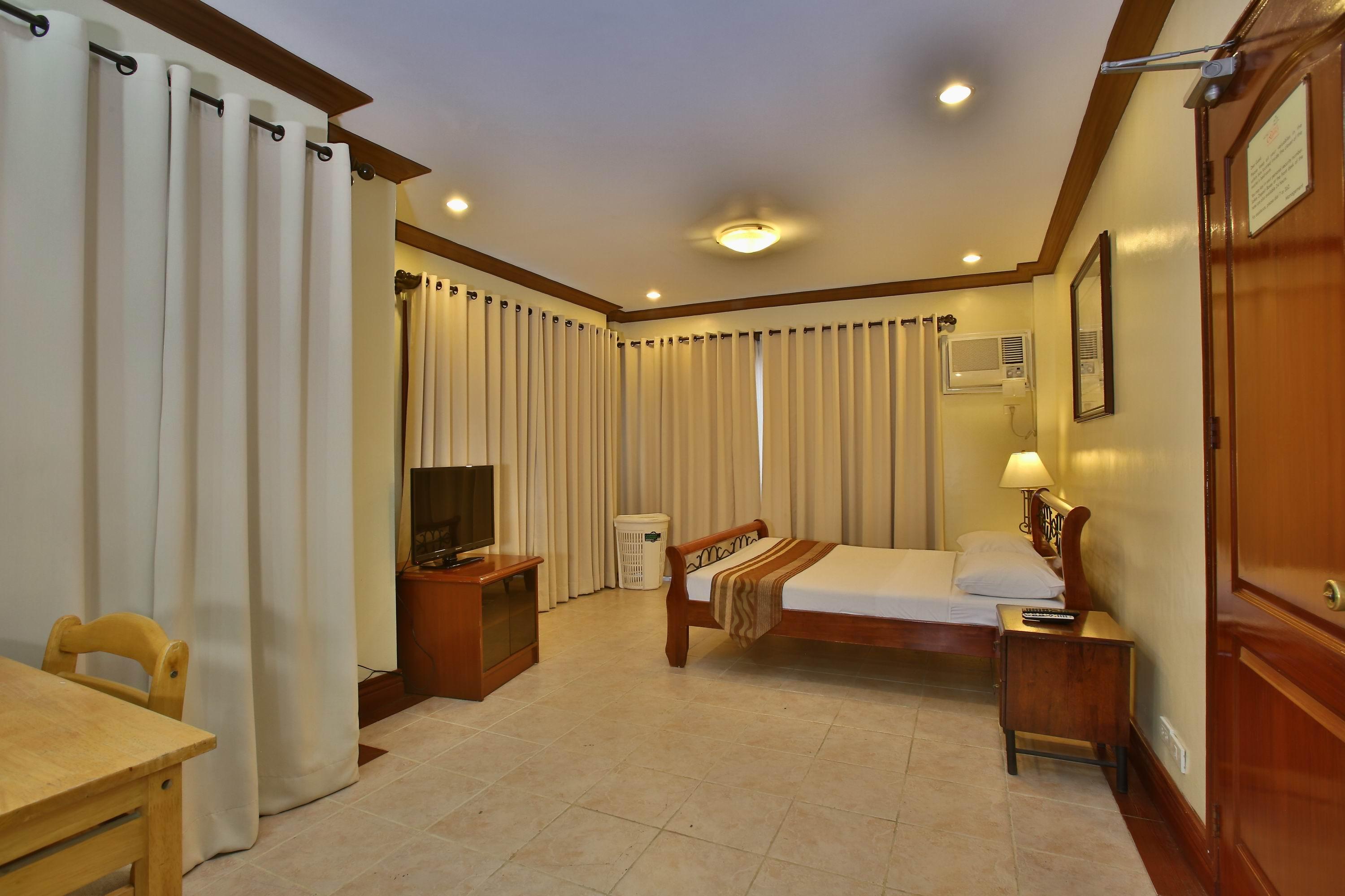 Crown Regency Suites Mactan Lapu-Lapu City Buitenkant foto