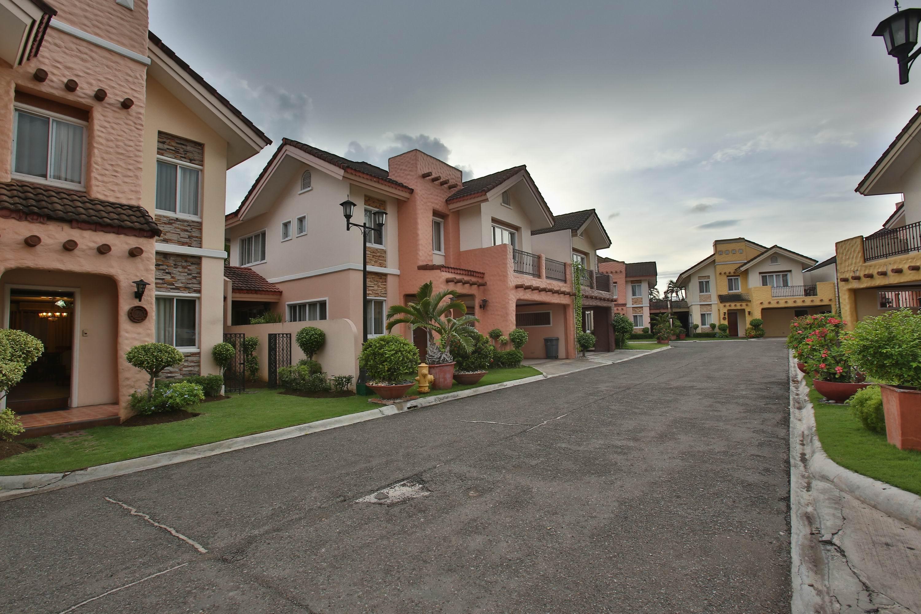 Crown Regency Suites Mactan Lapu-Lapu City Buitenkant foto