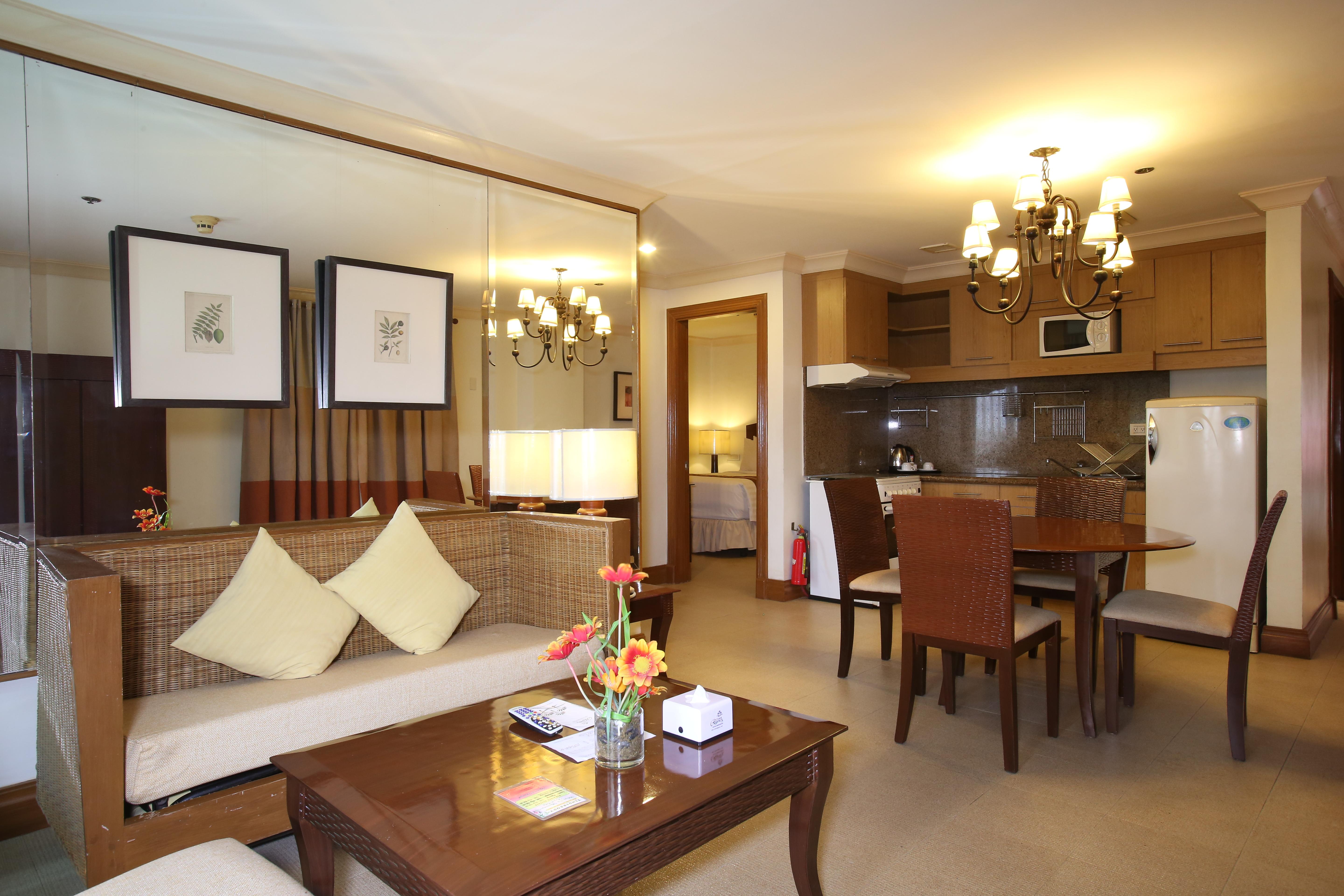 Crown Regency Suites Mactan Lapu-Lapu City Buitenkant foto