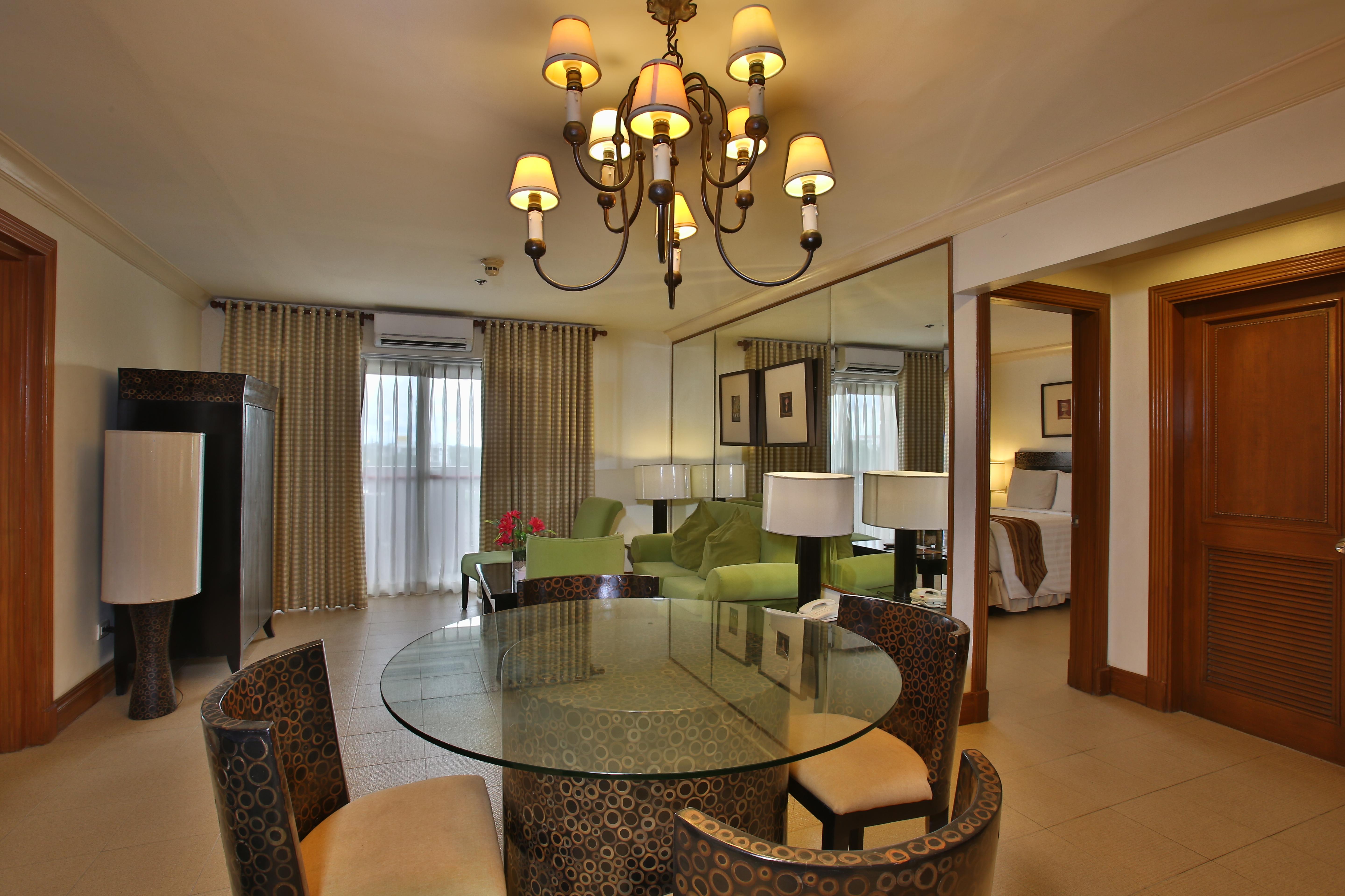 Crown Regency Suites Mactan Lapu-Lapu City Buitenkant foto