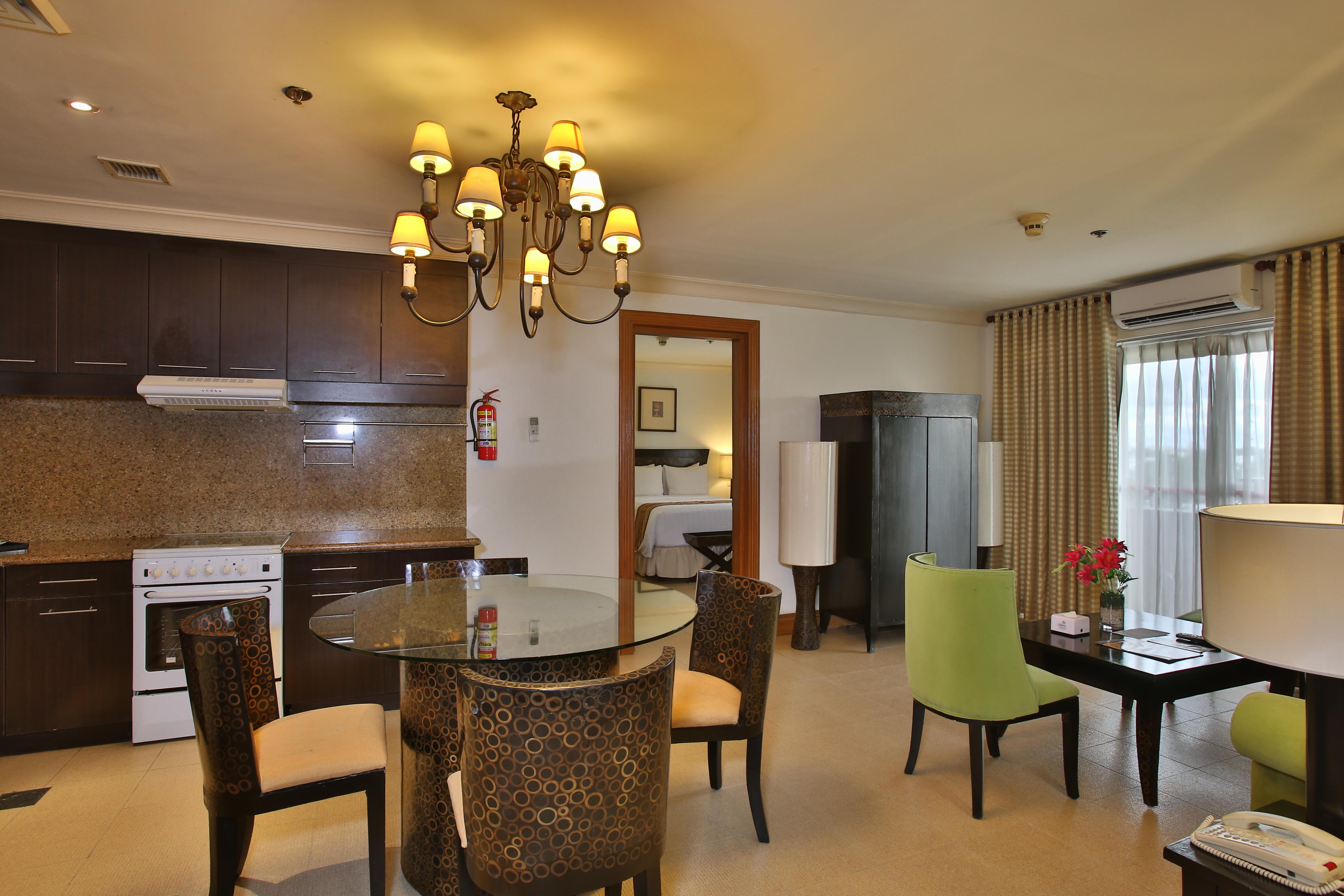 Crown Regency Suites Mactan Lapu-Lapu City Buitenkant foto