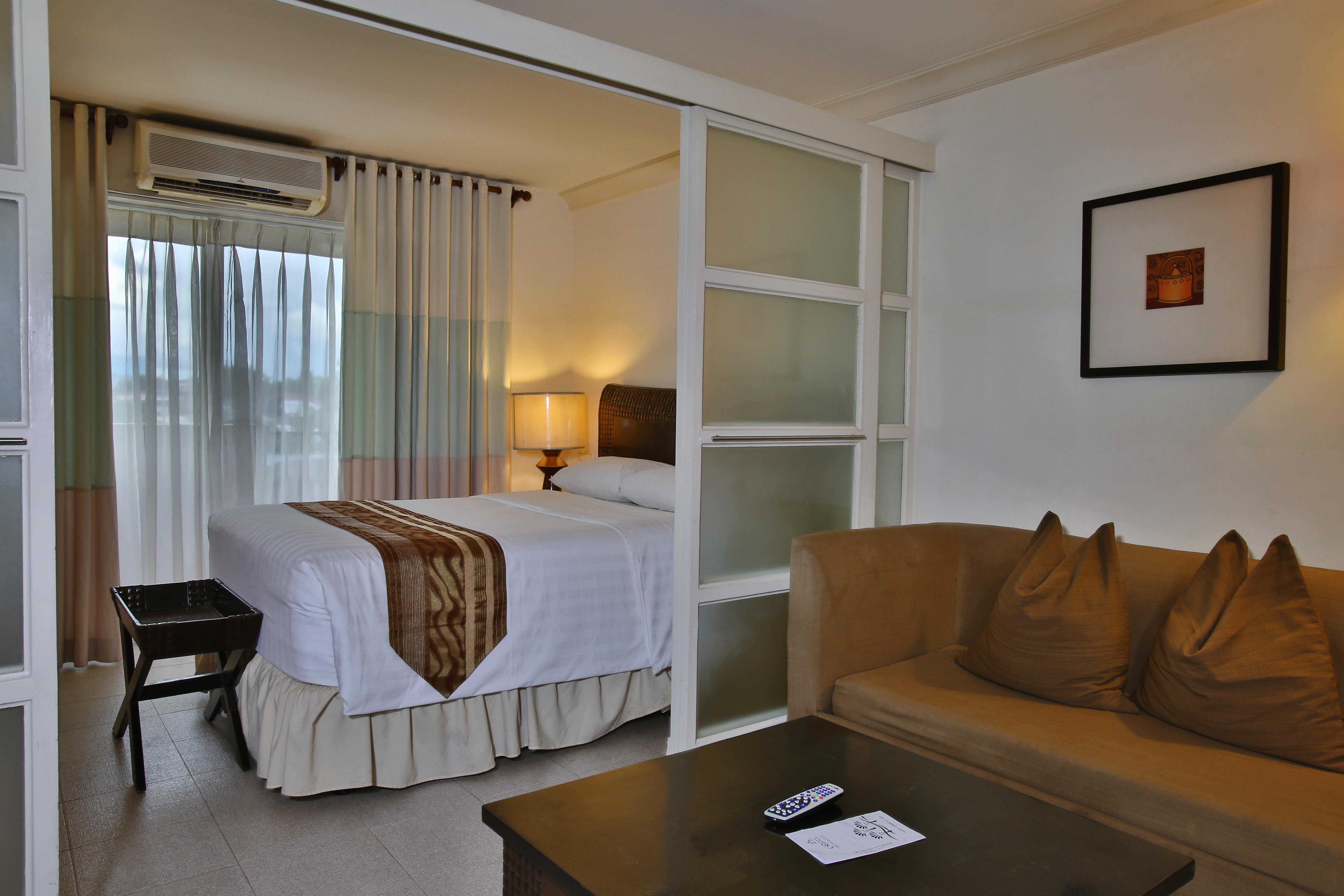 Crown Regency Suites Mactan Lapu-Lapu City Buitenkant foto