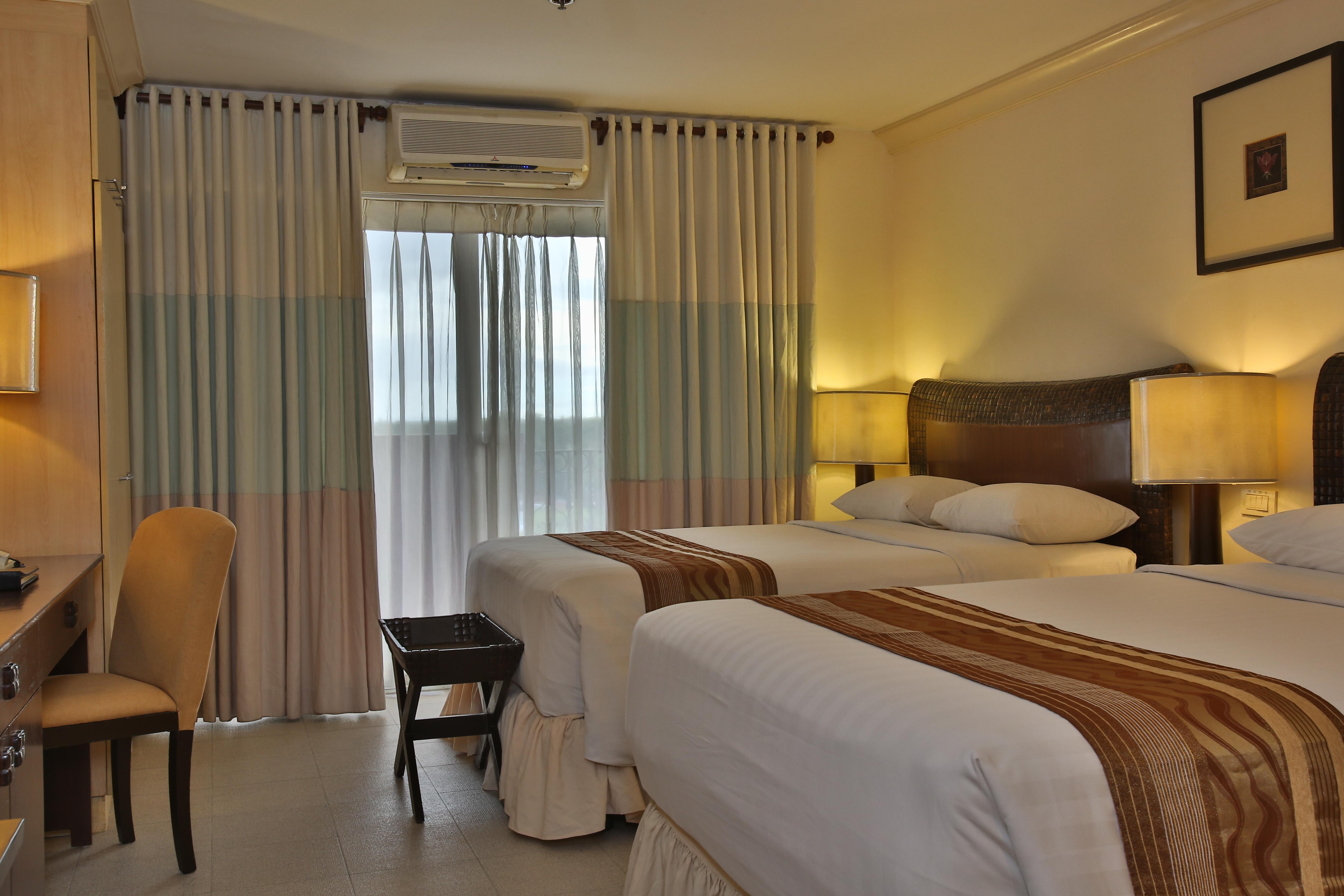 Crown Regency Suites Mactan Lapu-Lapu City Buitenkant foto