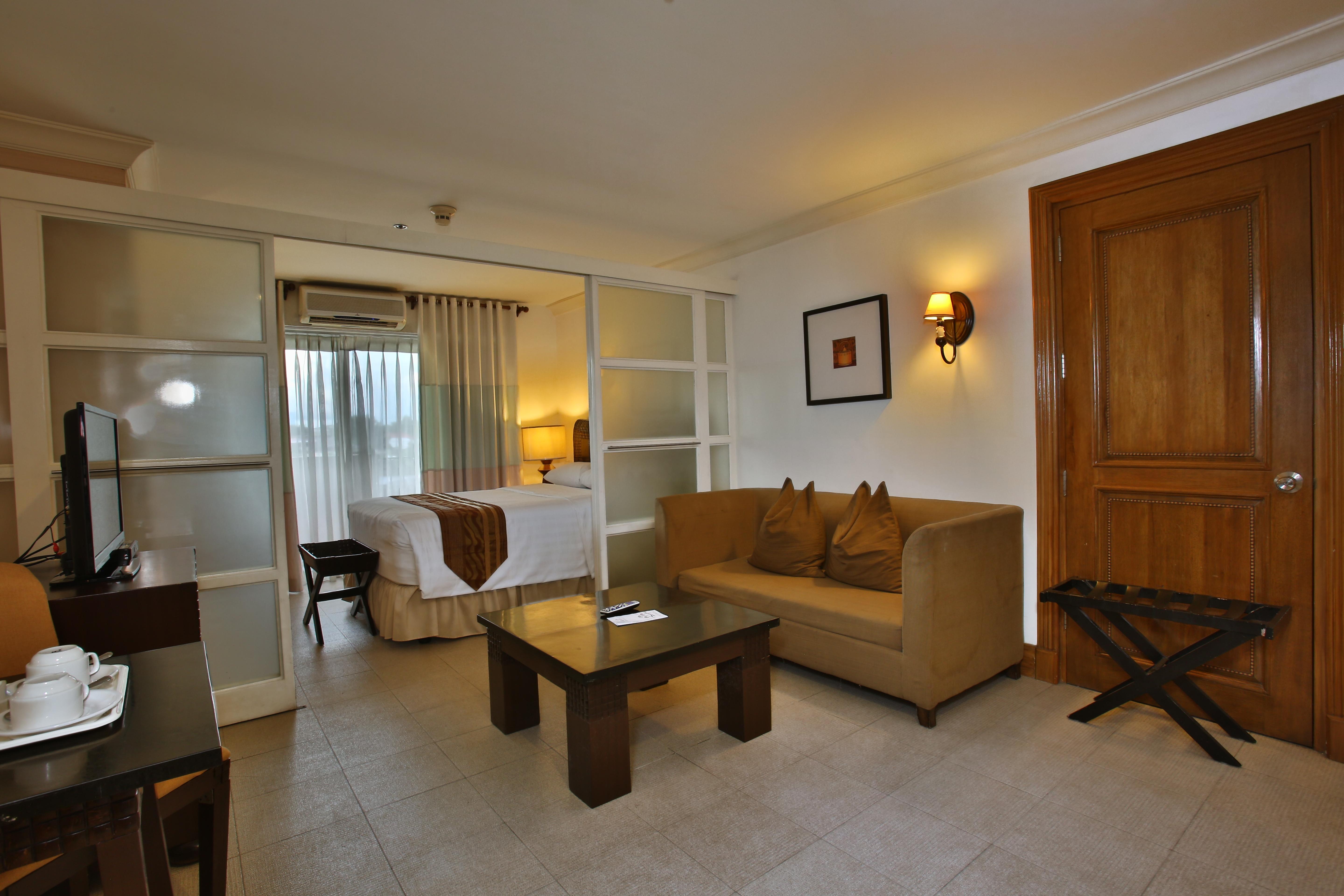 Crown Regency Suites Mactan Lapu-Lapu City Buitenkant foto