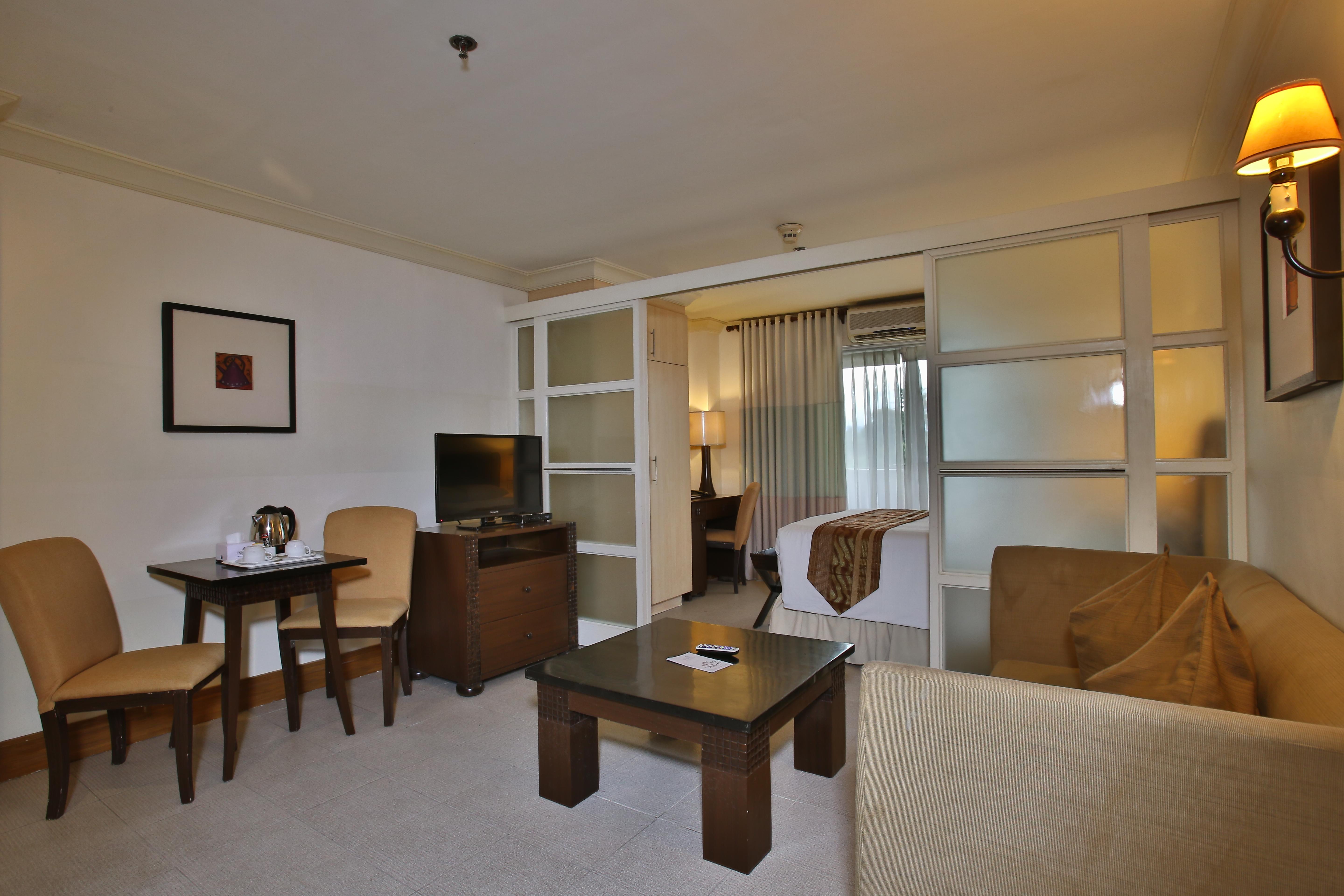 Crown Regency Suites Mactan Lapu-Lapu City Buitenkant foto