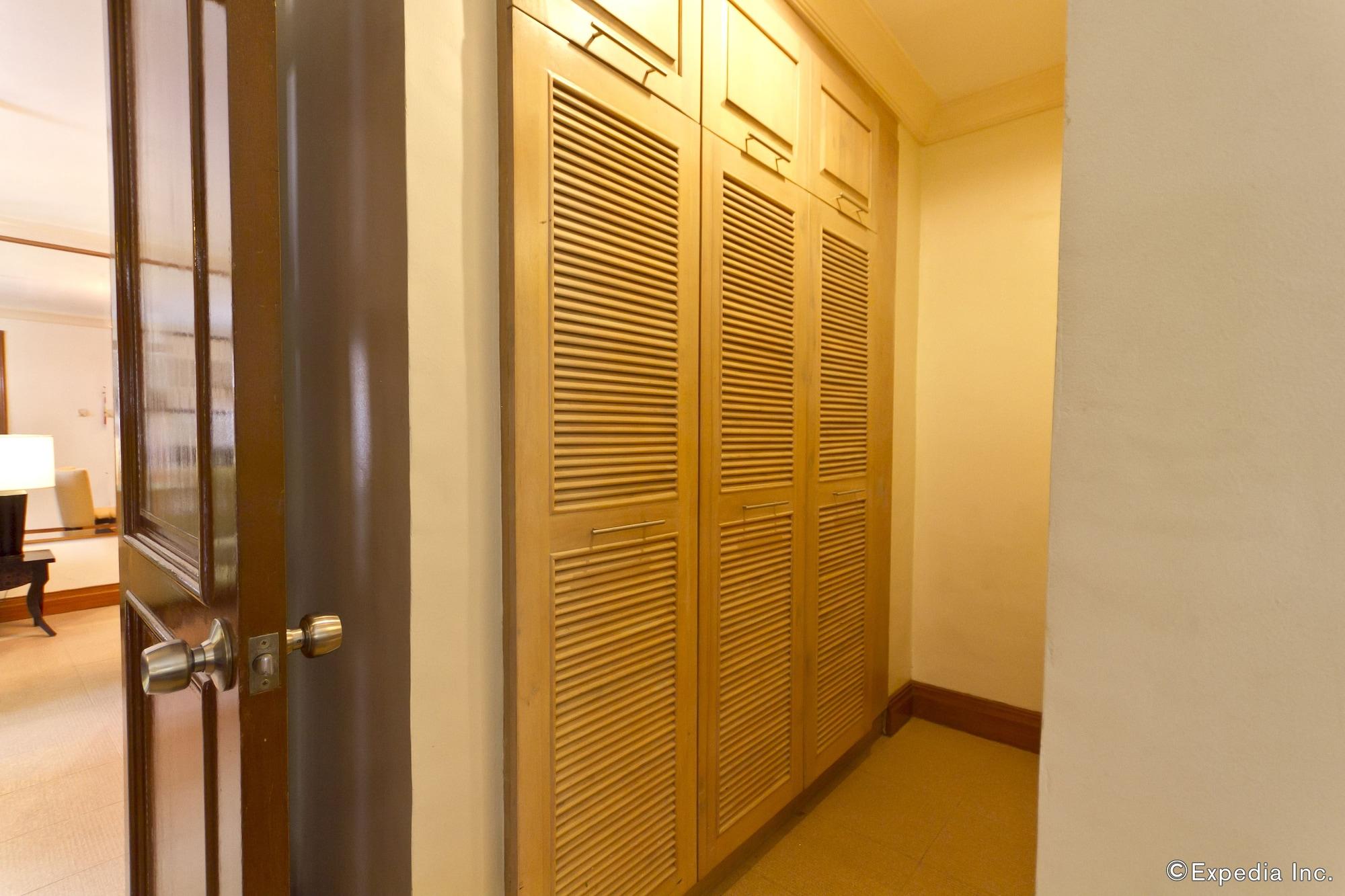 Crown Regency Suites Mactan Lapu-Lapu City Buitenkant foto
