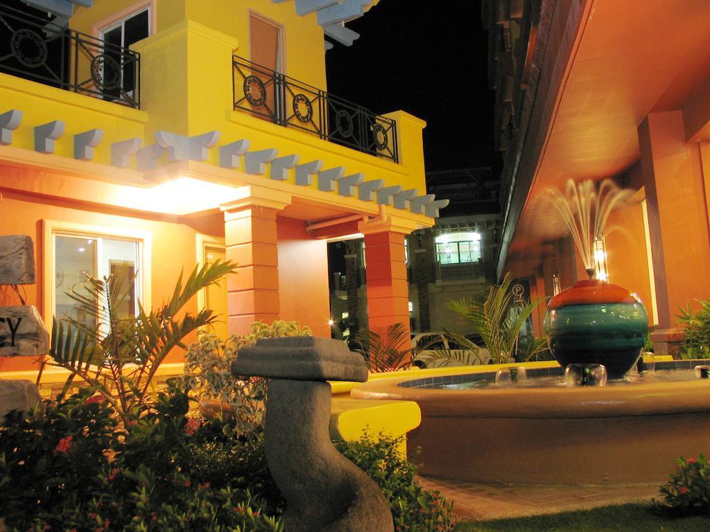 Crown Regency Suites Mactan Lapu-Lapu City Buitenkant foto
